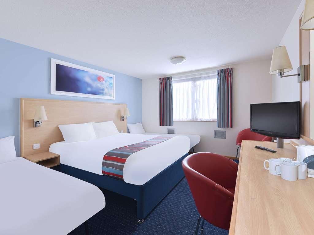 Travelodge Basildon Rum bild